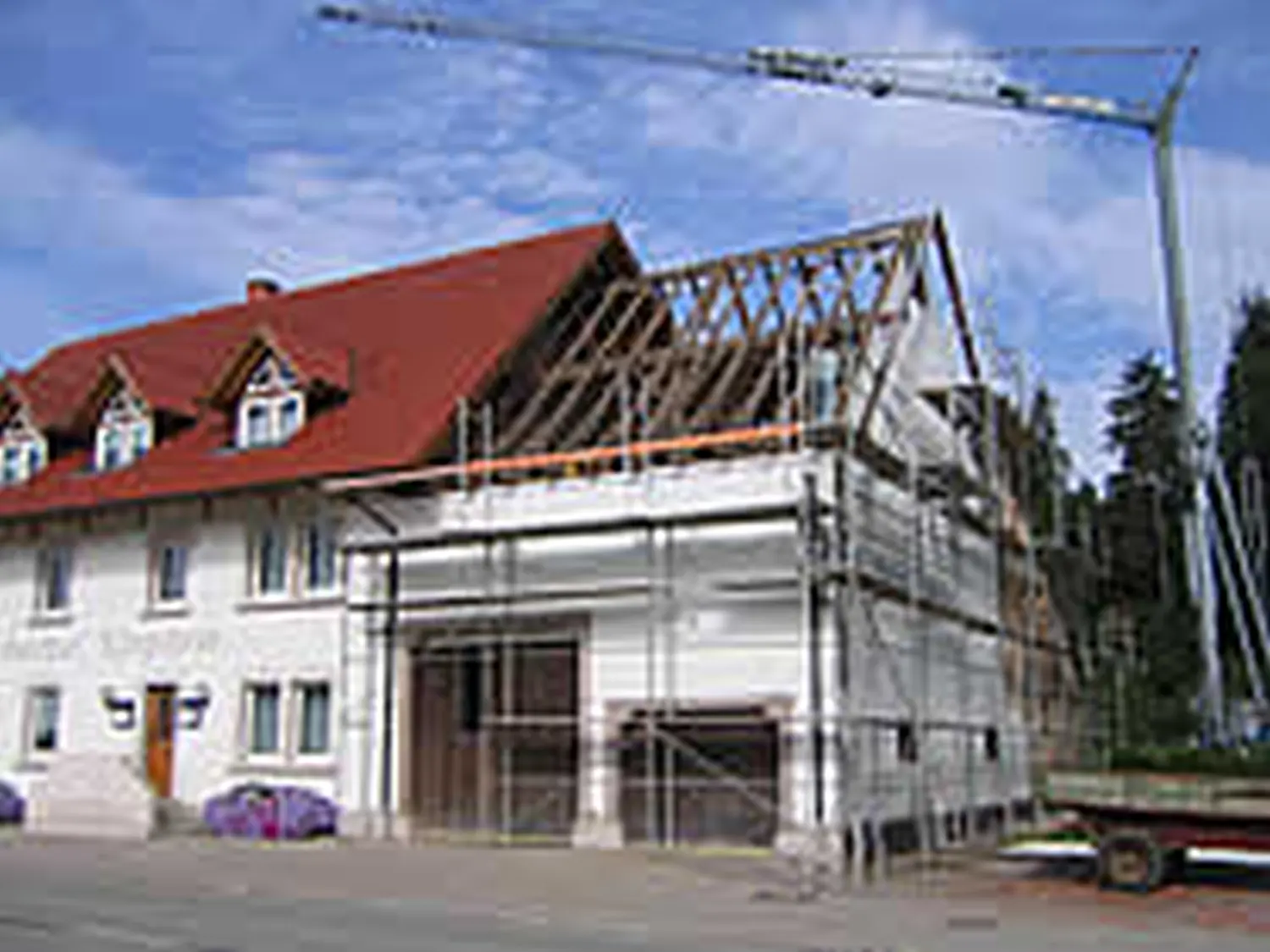 Abriss der alten Dachkonstruktion durch Länngestadl