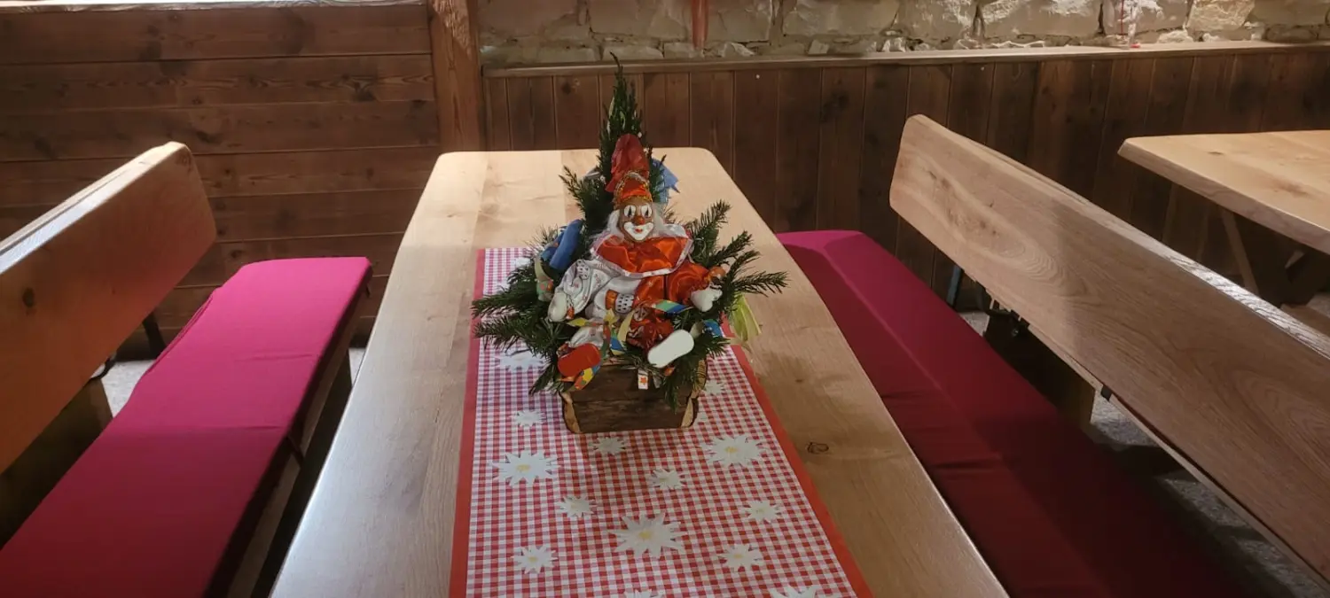 festlich gedeckte Tische von Längestadl