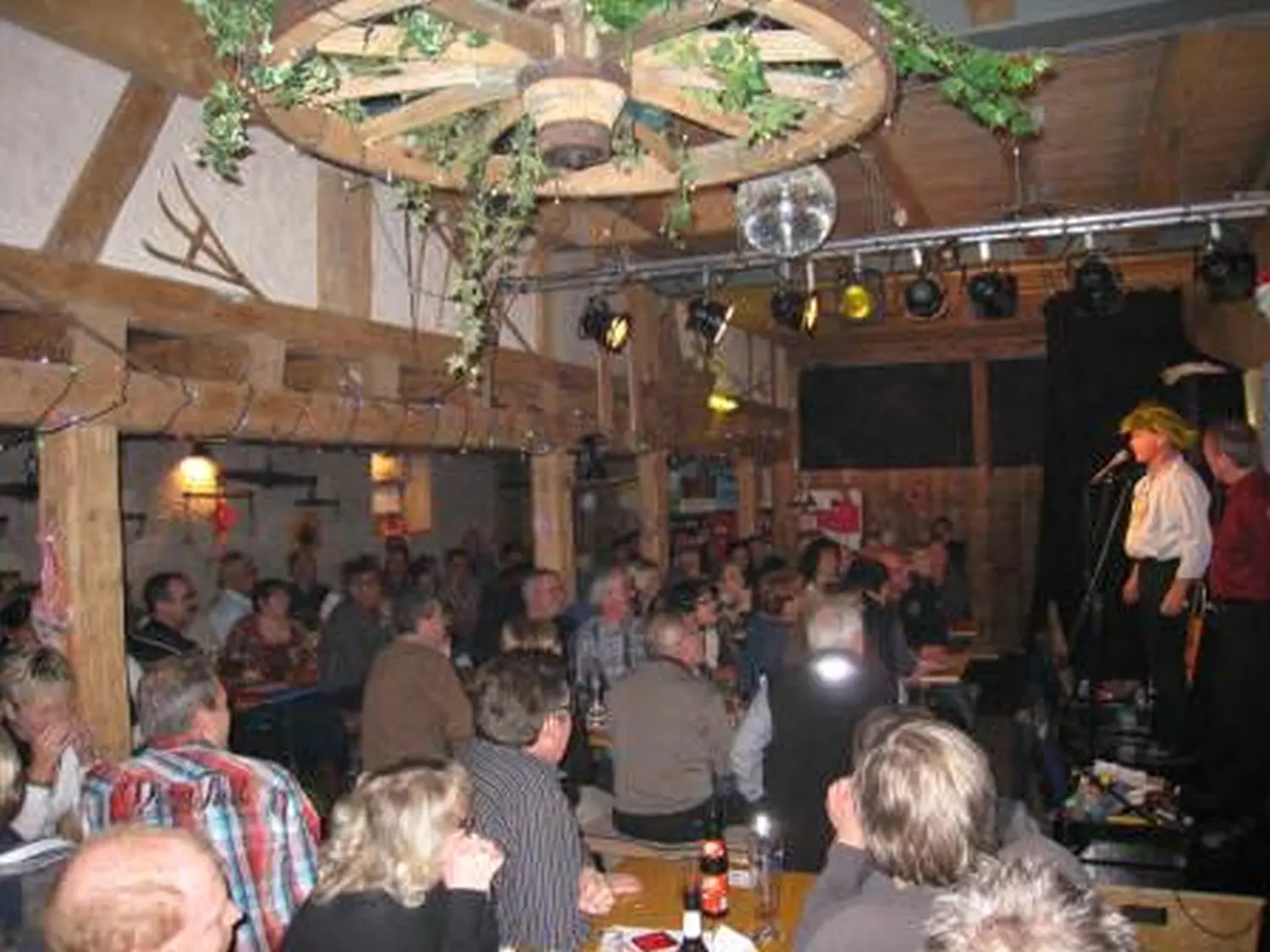 e Leute haben viel Spaß beim Event by Längestadl M