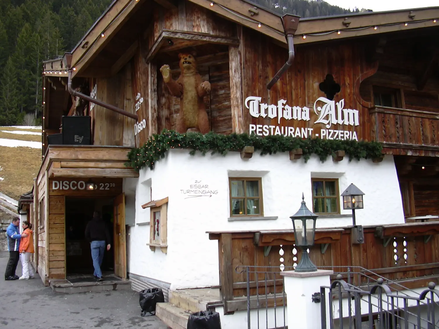 Menschen in Ischgl am Längestadl