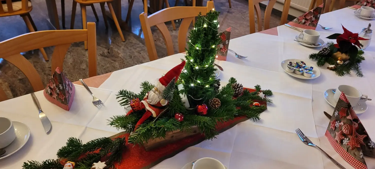 Weihnachtliche Tischdekoration von Längehaus