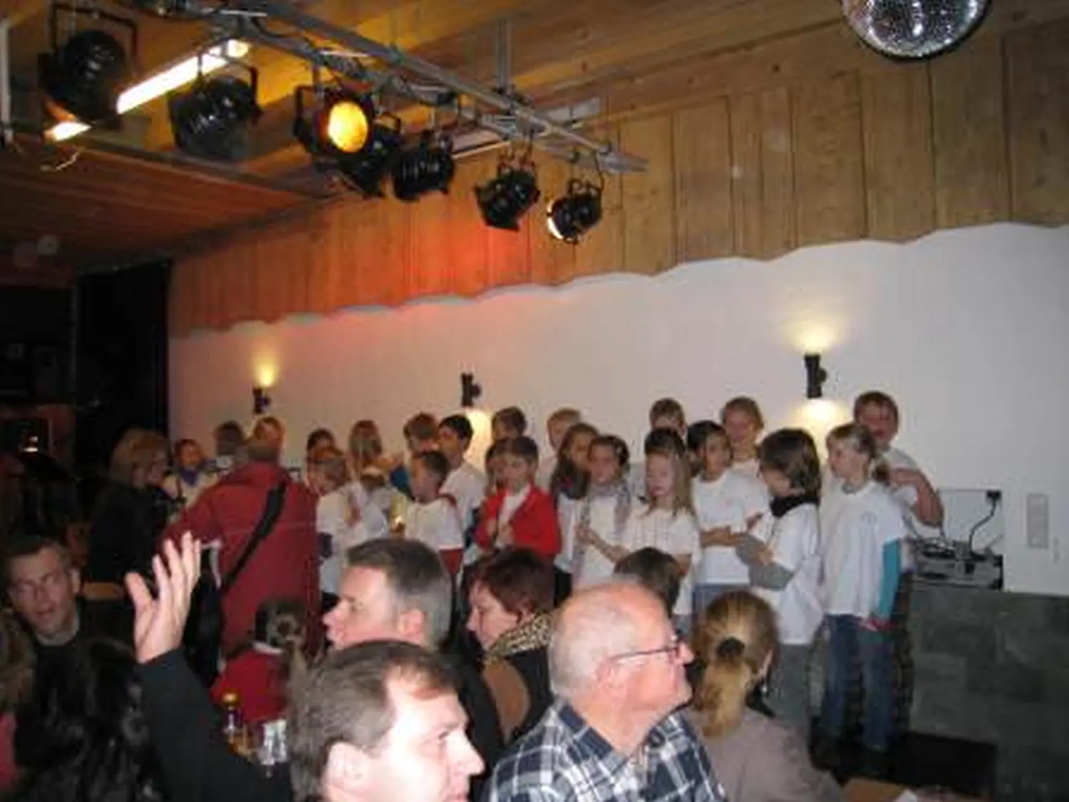 e Leute haben viel Spaß beim Event by Längestadl M
